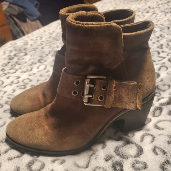MIZ MOOZ Bubbles Suede Wide Buckle Strap Ankle Boots - Size 9 - Picture 3 of 6